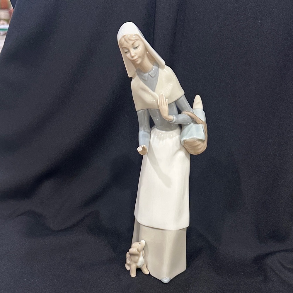 Lladro-Shepherdess with dog - #1034